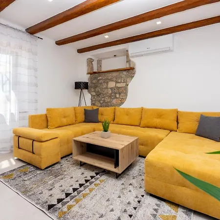 Antani With Heated Pool, Sauna & Jacuzzi *