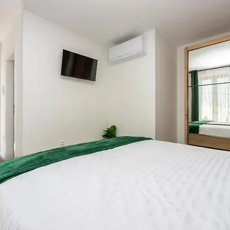 Antani With Heated Pool, Sauna & Jacuzzi *