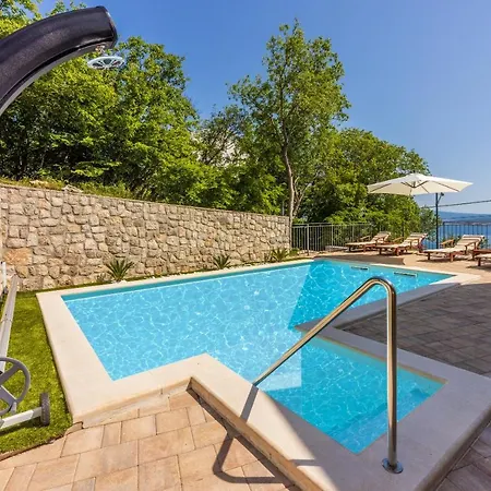 Antani With Heated Pool, Sauna & Jacuzzi