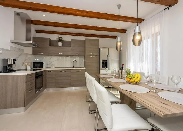 Antani With Heated Pool, Sauna & Jacuzzi Vila *