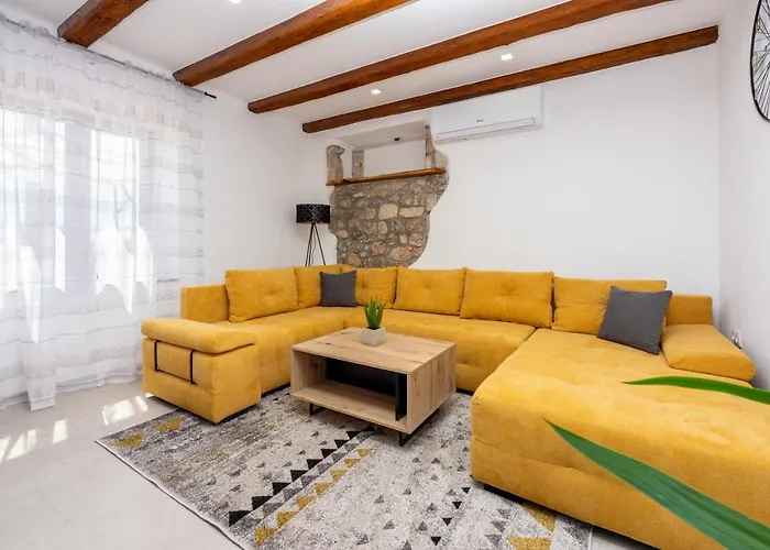 Antani With Heated Pool, Sauna & Jacuzzi *