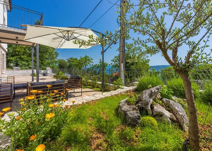 Antani With Heated Pool, Sauna & Jacuzzi Vila Crikvenica