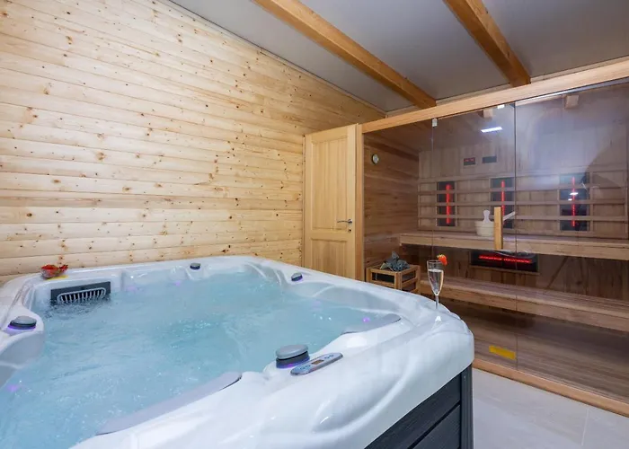 Vila Antani With Heated Pool, Sauna & Jacuzzi *