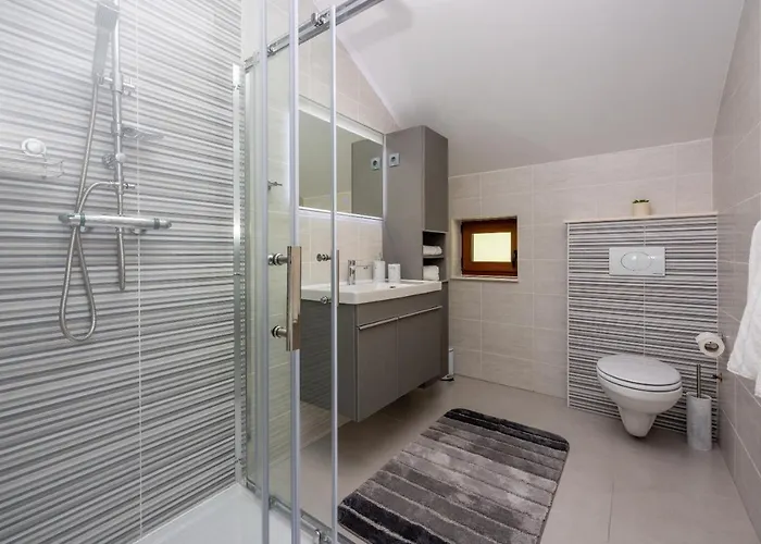 Vila Antani With Heated Pool, Sauna & Jacuzzi