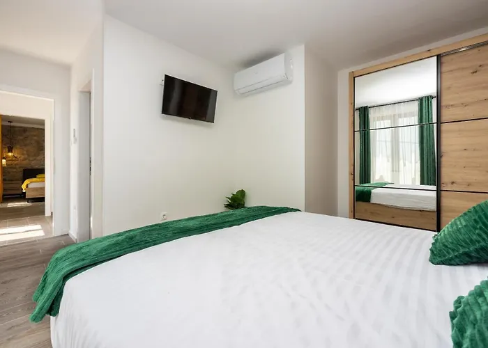 Antani With Heated Pool, Sauna & Jacuzzi *