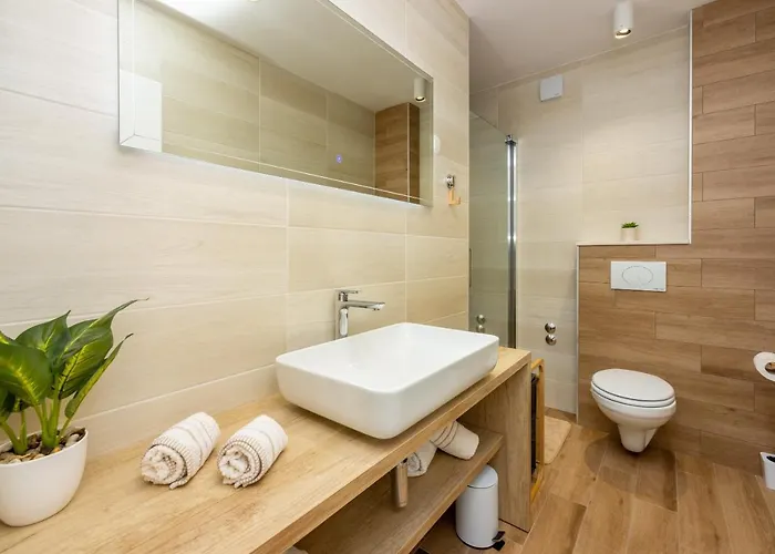 Antani With Heated Pool, Sauna & Jacuzzi Vila