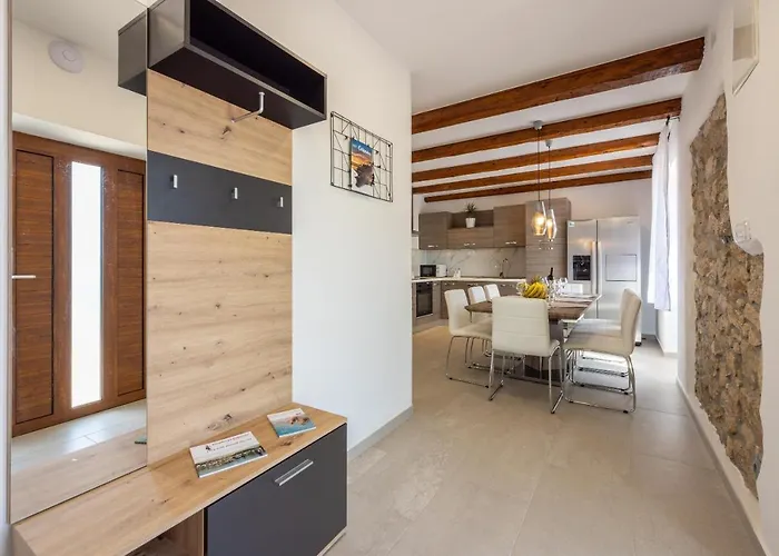 Vila Antani With Heated Pool, Sauna & Jacuzzi *