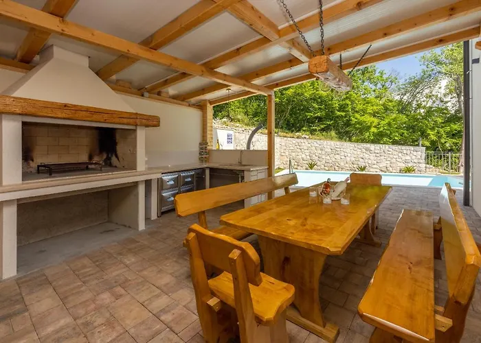 Vila Antani With Heated Pool, Sauna & Jacuzzi *