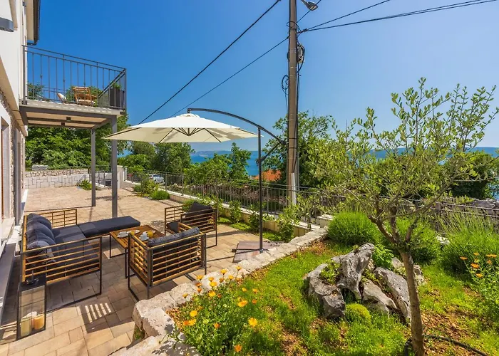 Antani With Heated Pool, Sauna & Jacuzzi