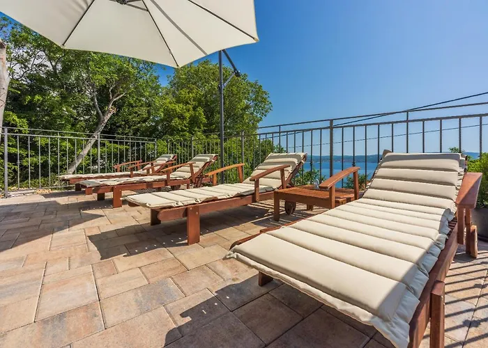 Antani With Heated Pool, Sauna & Jacuzzi Vila *
