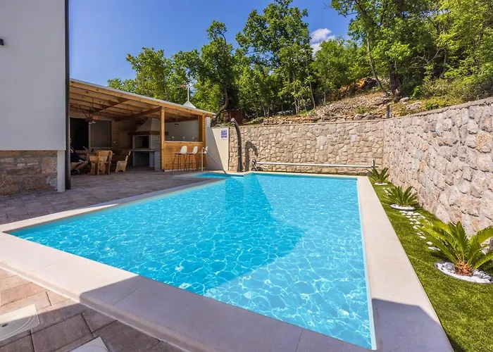 Antani With Heated Pool, Sauna & Jacuzzi Vila *