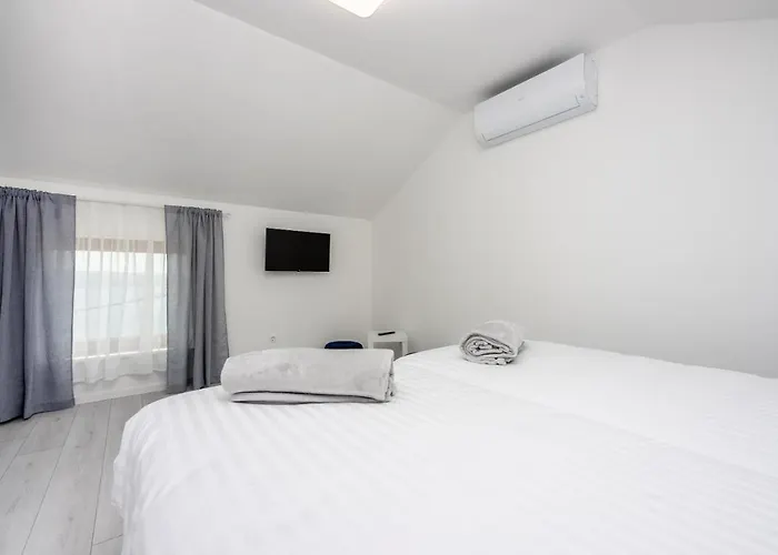 Vila Antani With Heated Pool, Sauna & Jacuzzi Crikvenica