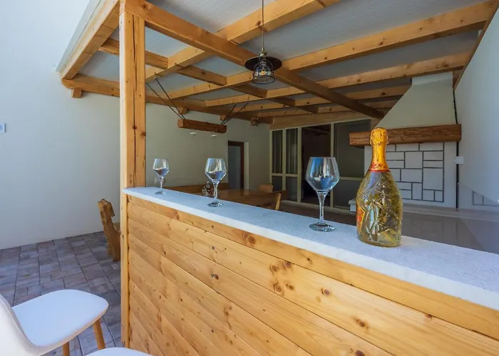 Antani With Heated Pool, Sauna & Jacuzzi Vila