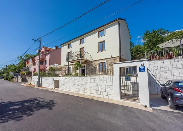 Vila Antani With Heated Pool, Sauna & Jacuzzi