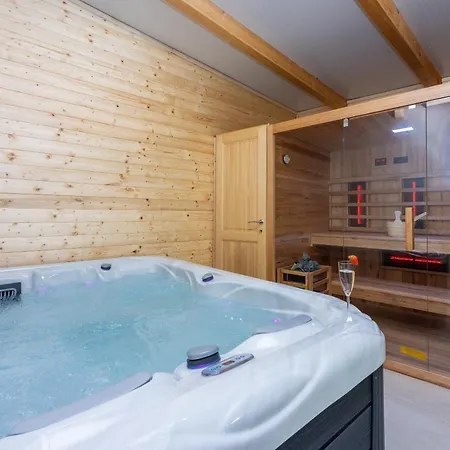 Vila Antani With Heated Pool, Sauna & Jacuzzi *