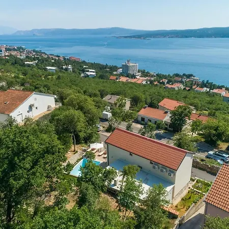 Antani With Heated Pool, Sauna & Jacuzzi Vila *