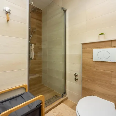 Antani With Heated Pool, Sauna & Jacuzzi Crikvenica