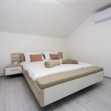 Vila Antani With Heated Pool, Sauna & Jacuzzi *