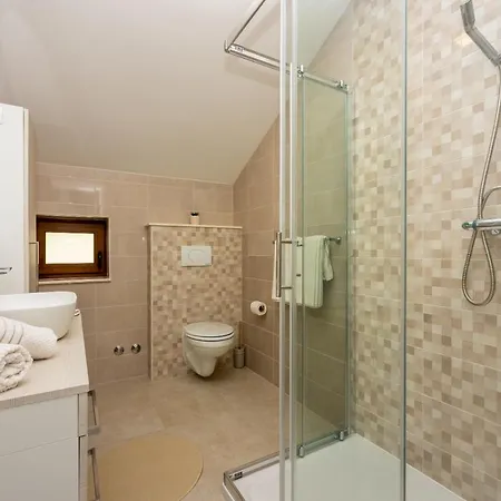 Vila Antani With Heated Pool, Sauna & Jacuzzi