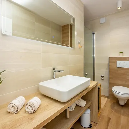 Antani With Heated Pool, Sauna & Jacuzzi Vila