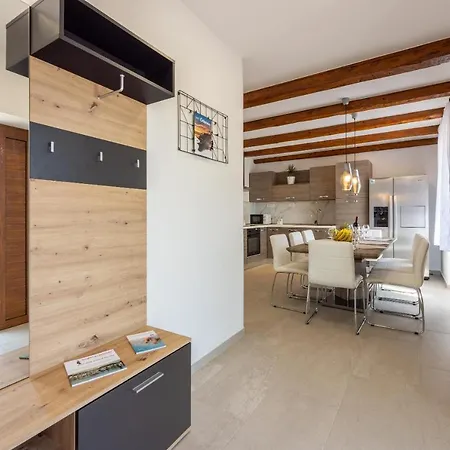 Vila Antani With Heated Pool, Sauna & Jacuzzi *