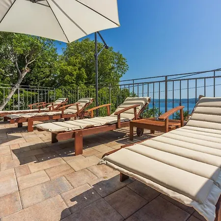 Antani With Heated Pool, Sauna & Jacuzzi Vila *
