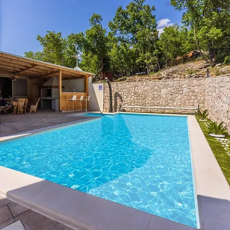 Antani With Heated Pool, Sauna & Jacuzzi Vila *