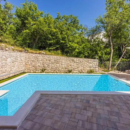 Antani With Heated Pool, Sauna & Jacuzzi