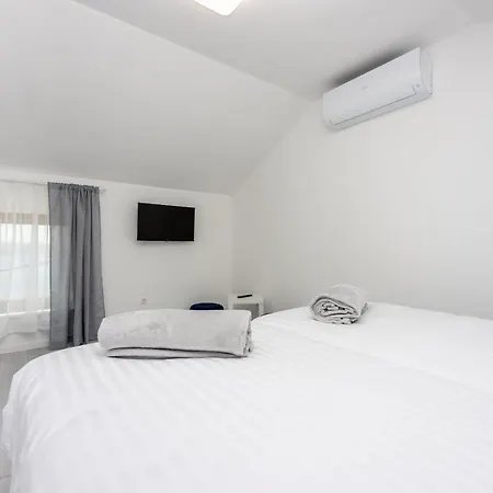 Vila Antani With Heated Pool, Sauna & Jacuzzi Crikvenica