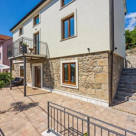 Vila Antani With Heated Pool, Sauna & Jacuzzi *