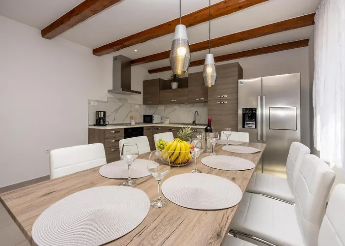 Antani With Heated Pool, Sauna & Jacuzzi Villa *