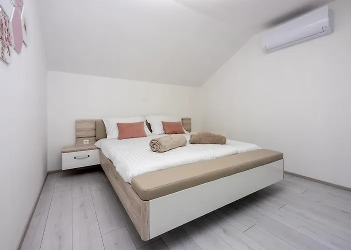 Villa Antani With Heated Pool, Sauna & Jacuzzi *