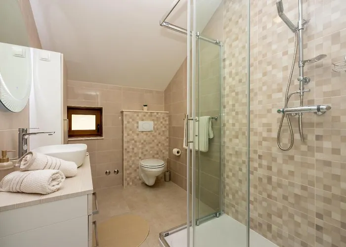 Villa Antani With Heated Pool, Sauna & Jacuzzi