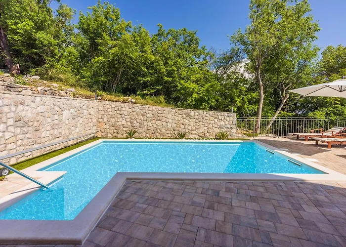 Antani With Heated Pool, Sauna & Jacuzzi