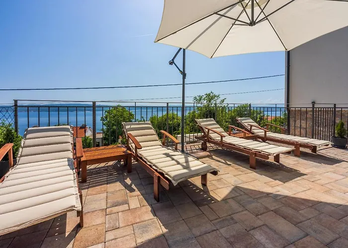 Villa Antani With Heated Pool, Sauna & Jacuzzi *